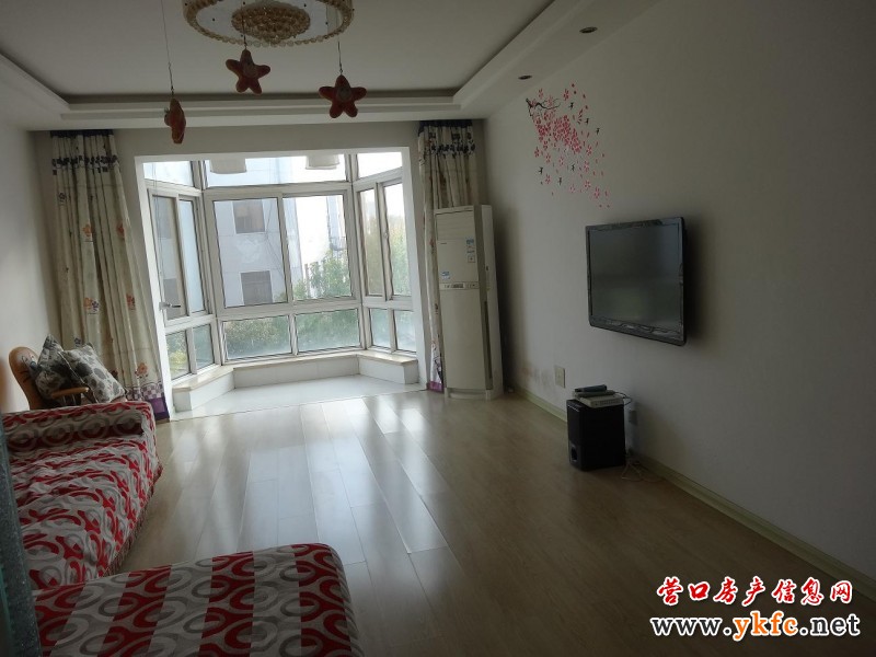 河畔小區(qū)雙學(xué)區(qū)步梯3樓精裝修